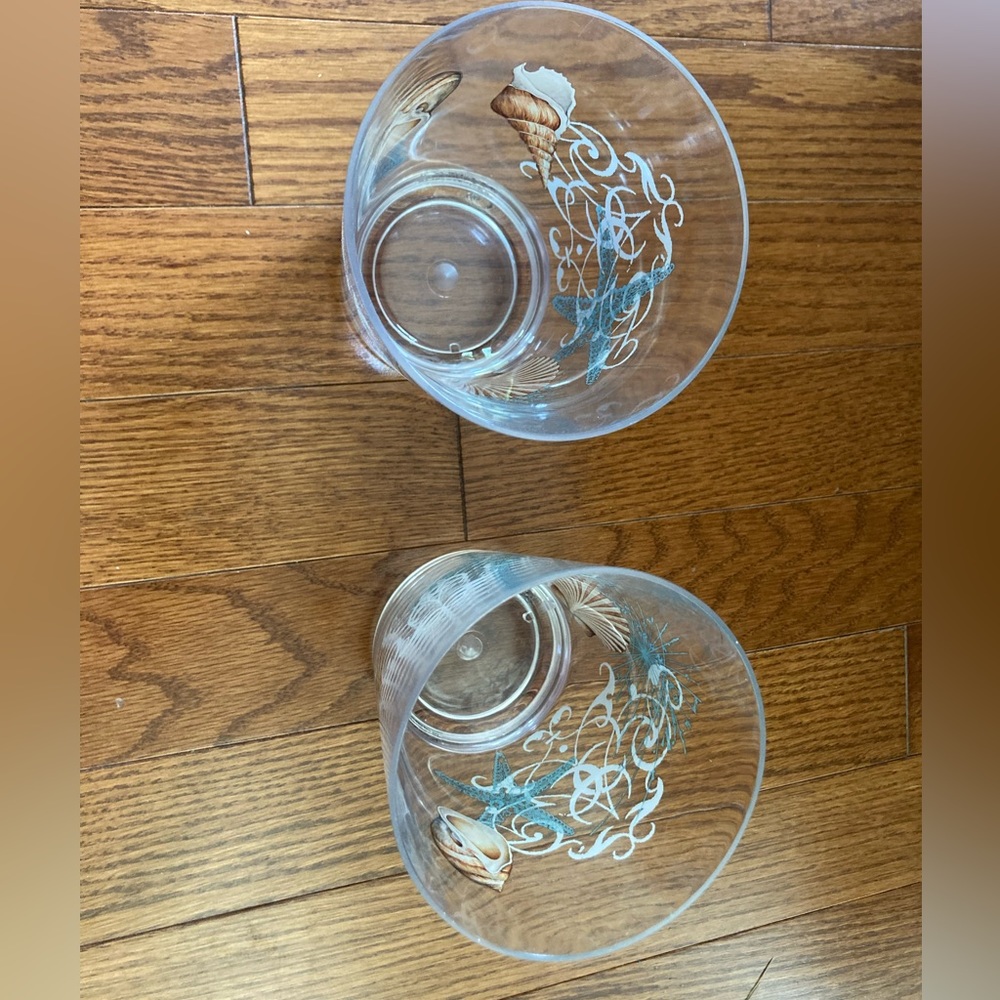NWOT set of 2 plastic seashell-themed cups